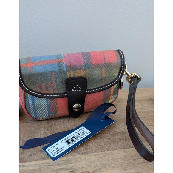 Dooney and Bourke plaid handbag with additional wristlet and pouch - Picture 15 of 16